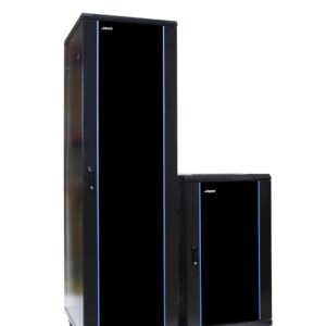 Armario rack 19'' serie InfoCom de Lapara con puerta de cristal y laterales desmontables
