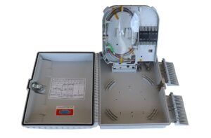 Caja exterior de fibra óptica IP-65 16 acometidas con splitter PLC 1X8 SC