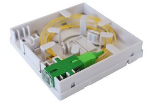 Caja de superficie de fibra óptica con 1 SC APC Simplex y 1 pigtail