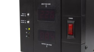 Regulador de voltaje AVR 3000VA Lapara