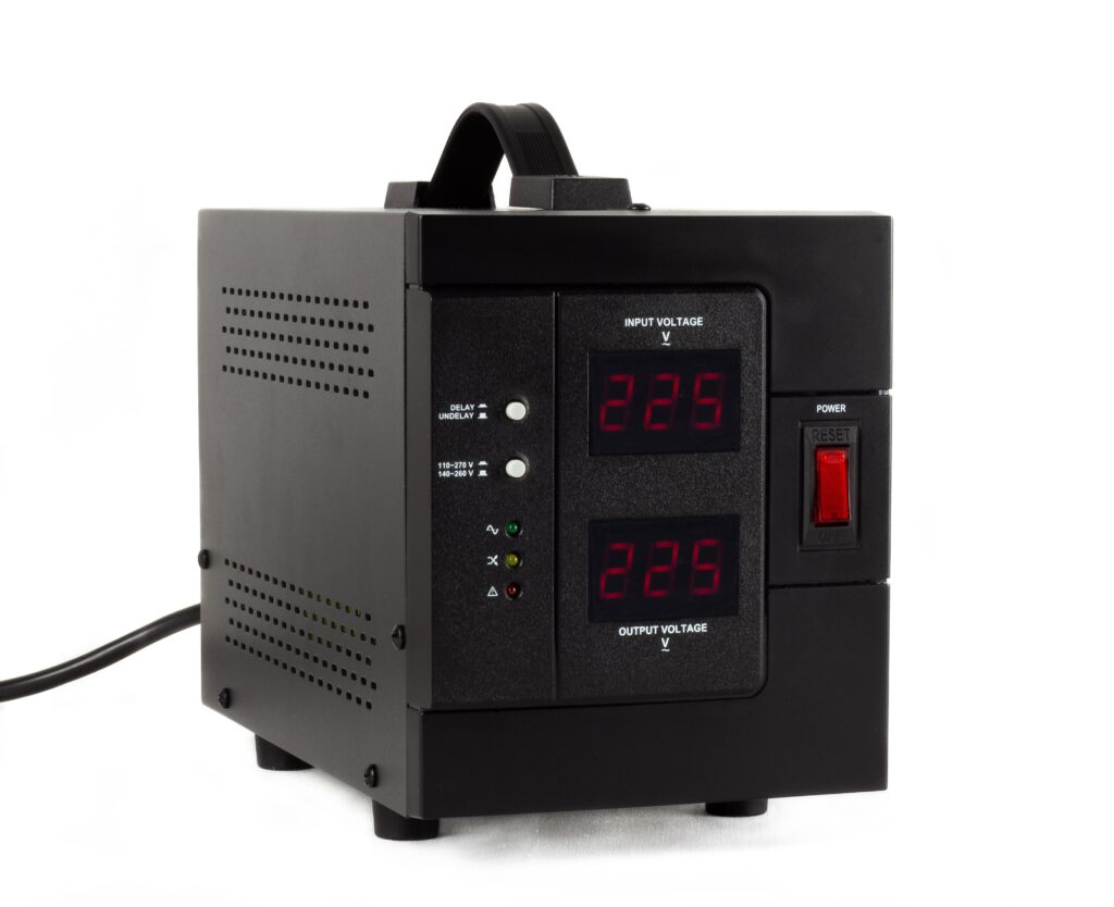 Regulador de voltaje AVR 3000VA Lapara