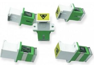 Adaptador fibra óptica monomodo simplex APC/UPC