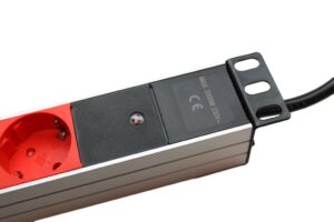 Regleta rack 19" 16A 8x tomas schuko rojas sin interruptor